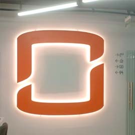 Letra en acrílico y luz LED